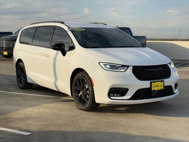 2024 Chrysler Pacifica PACIFICA TOURING L