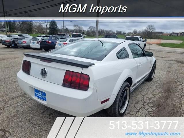 2007 Ford Mustang V6 Deluxe