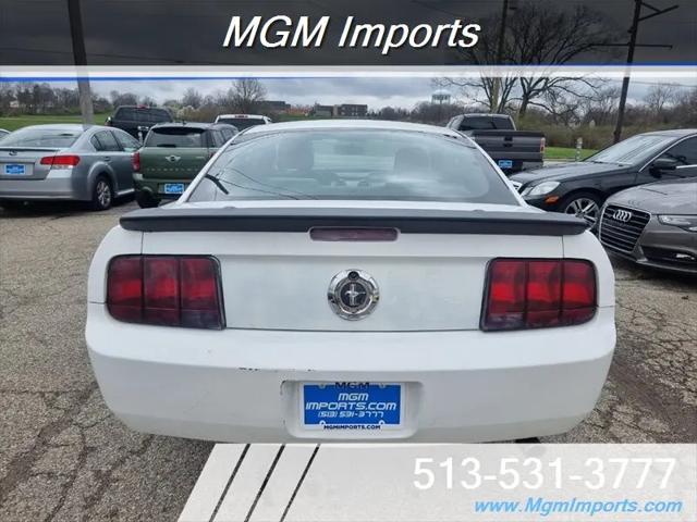 2007 Ford Mustang V6 Deluxe