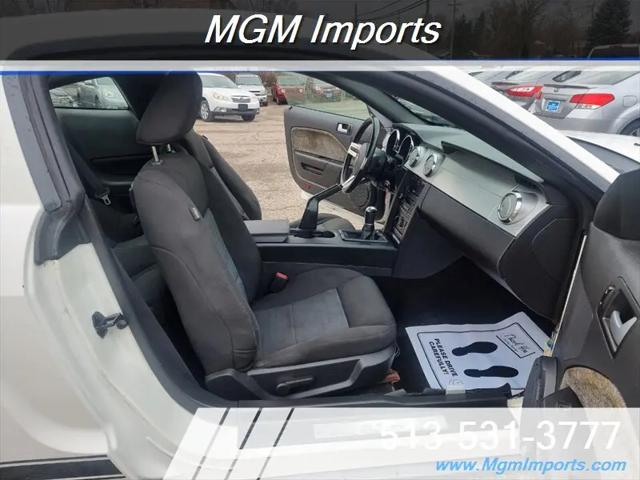 2007 Ford Mustang V6 Deluxe