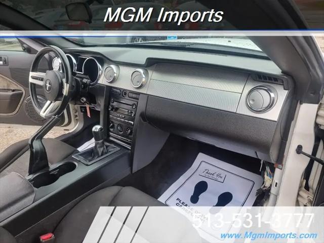 2007 Ford Mustang V6 Deluxe