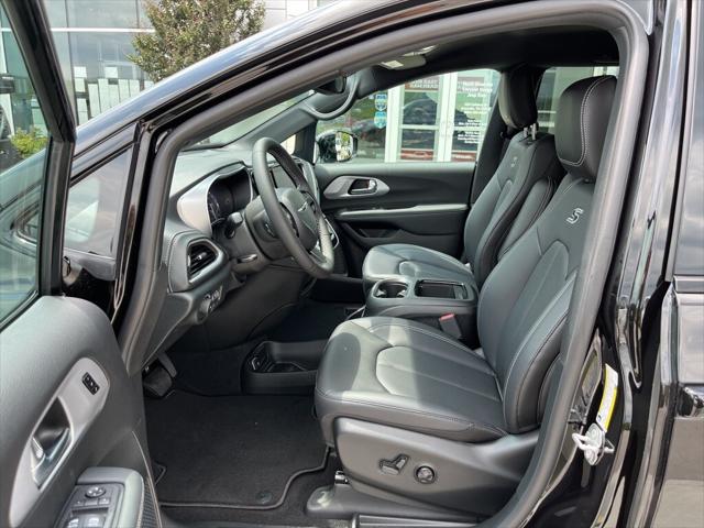 2024 Chrysler Pacifica PACIFICA TOURING L