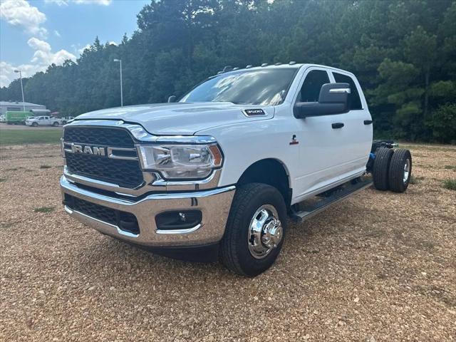 2024 RAM Ram 3500 Chassis Cab RAM 3500 TRADESMAN CREW CAB CHASSIS 4X4 60 CA