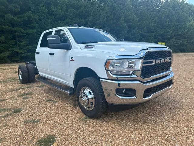 2024 RAM Ram 3500 Chassis Cab RAM 3500 TRADESMAN CREW CAB CHASSIS 4X4 60 CA