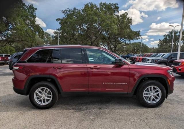 2023 Jeep Grand Cherokee Laredo X 4x4