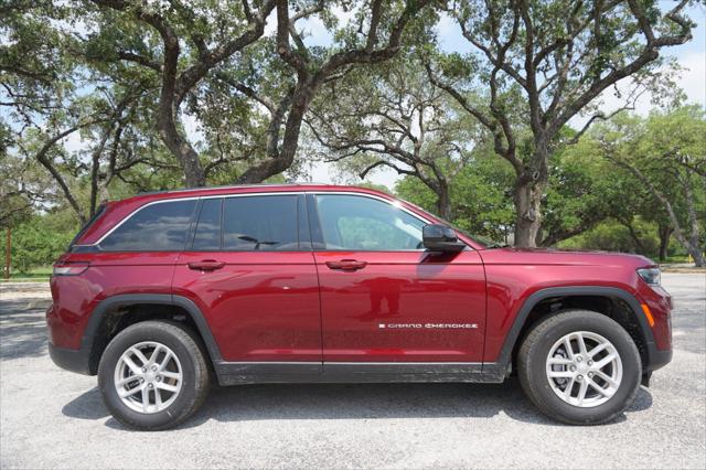 2023 Jeep Grand Cherokee Laredo X 4x4