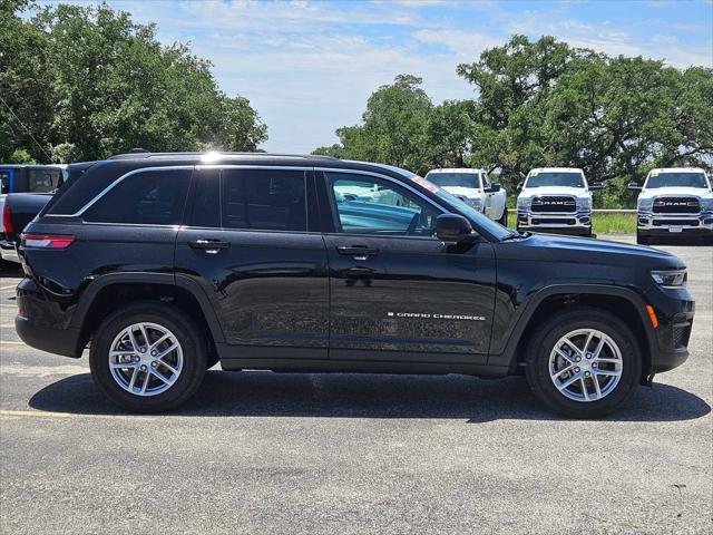 2023 Jeep Grand Cherokee Laredo 4x4