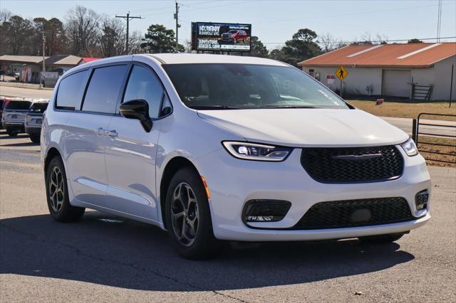 2024 Chrysler Pacifica Hybrid PACIFICA PLUG-IN HYBRID S APPEARANCE