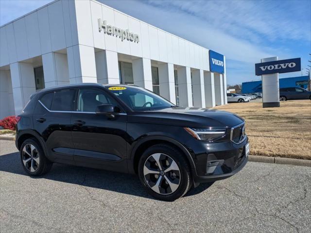 2025 Volvo XC40 B5 Plus Bright Theme