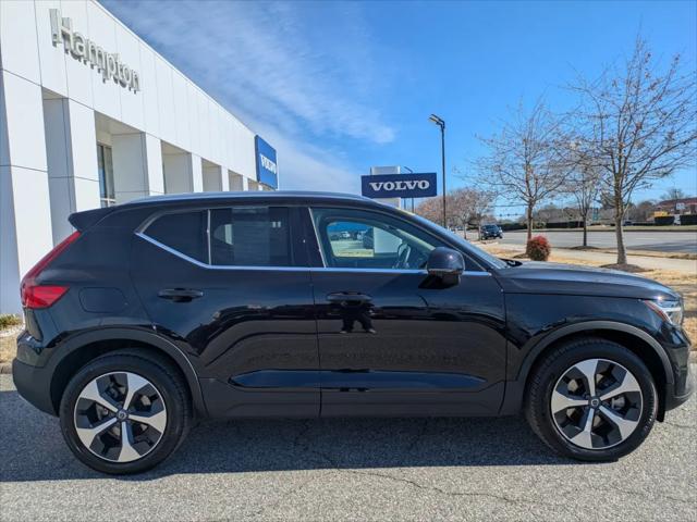 2025 Volvo XC40 B5 Plus Bright Theme