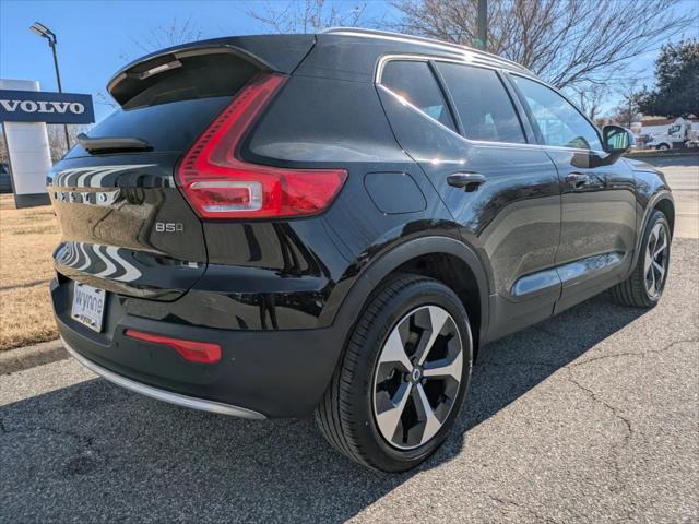 2025 Volvo XC40 B5 Plus Bright Theme