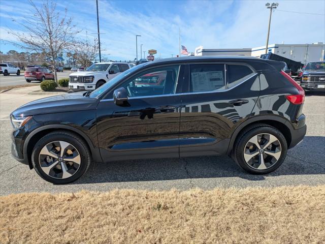 2025 Volvo XC40 B5 Plus Bright Theme