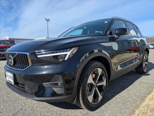 2025 Volvo XC40 B5 Plus Bright Theme