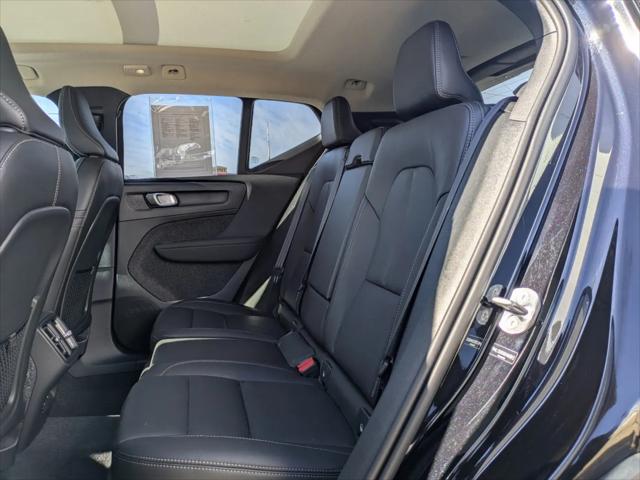 2025 Volvo XC40 B5 Plus Bright Theme