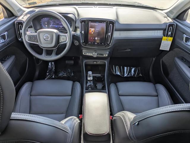 2025 Volvo XC40 B5 Plus Bright Theme
