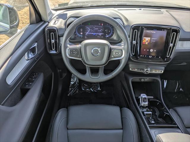 2025 Volvo XC40 B5 Plus Bright Theme