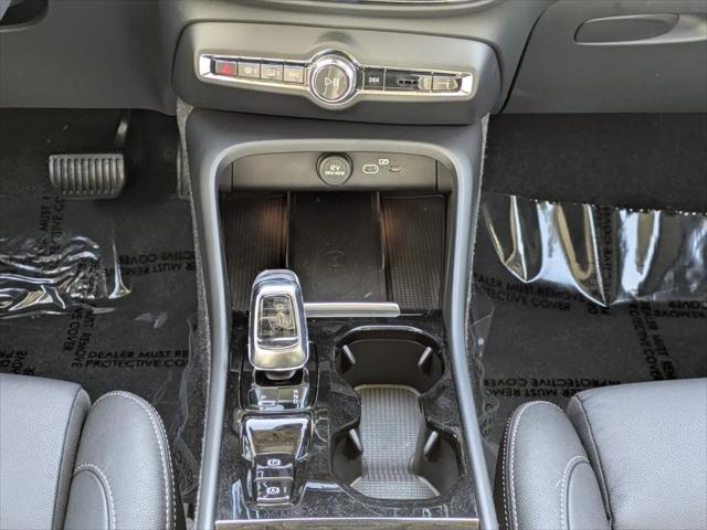 2025 Volvo XC40 B5 Plus Bright Theme