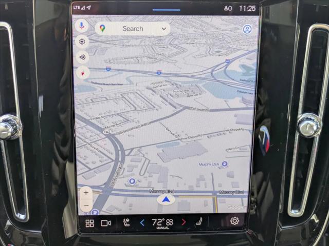 2025 Volvo XC40 B5 Plus Bright Theme