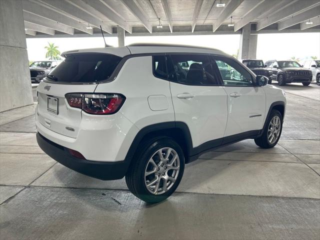 2024 Jeep Compass Latitude Lux FWD