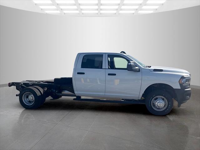 2024 RAM Ram 3500 Chassis Cab RAM 3500 TRADESMAN CREW CAB CHASSIS 4X4 60 CA 2024 RAM Ram 3500 Chassis Cab RAM 3500 TRADESMAN CREW CAB CHASSIS 4X4 60 CA