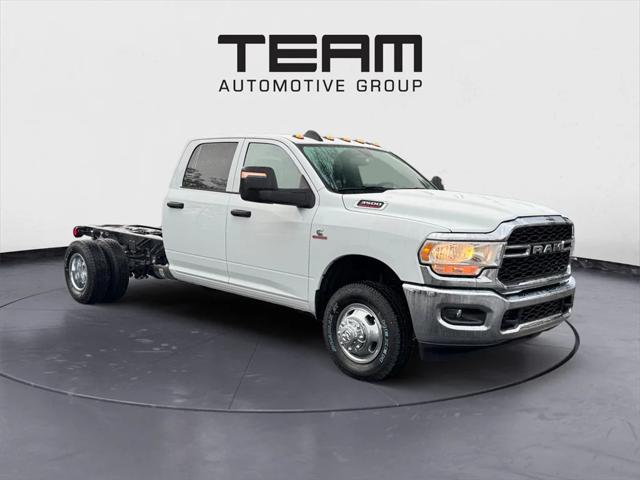 2024 RAM Ram 3500 Chassis Cab RAM 3500 TRADESMAN CREW CAB CHASSIS 4X4 60 CA