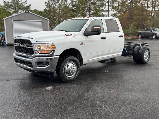 2024 RAM Ram 3500 Chassis Cab RAM 3500 TRADESMAN CREW CAB CHASSIS 4X4 60 CA