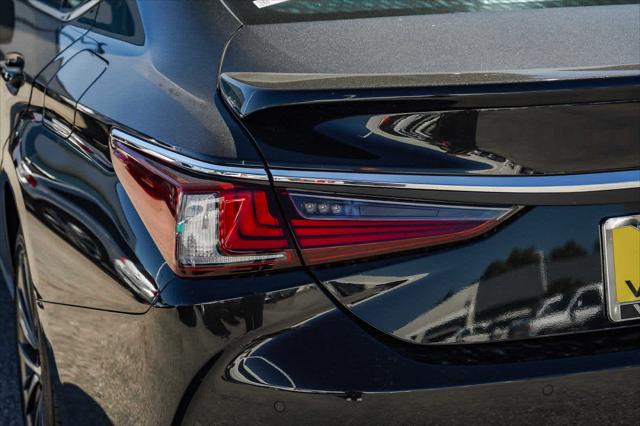 2025 Lexus ES ES 300h