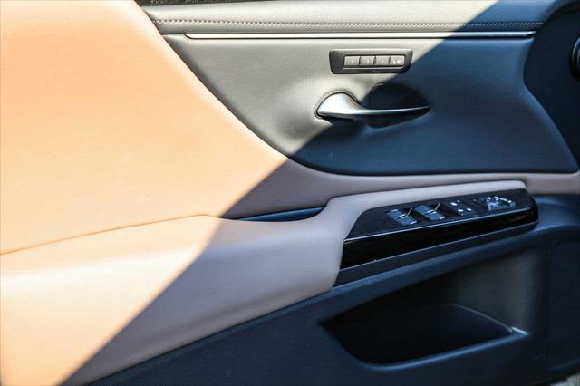 2025 Lexus ES ES 300h