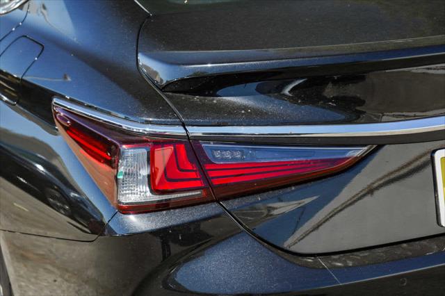 2025 Lexus ES ES 300h