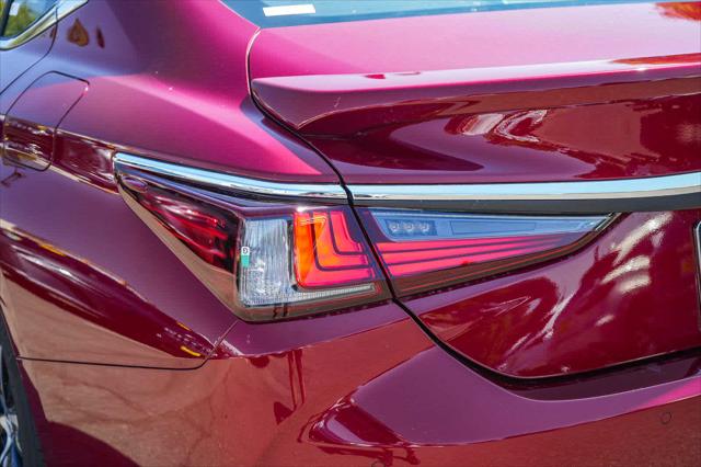 2025 Lexus ES ES 300h