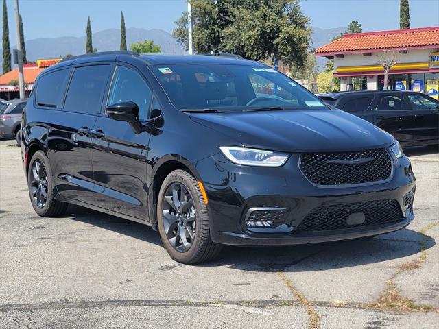 2024 Chrysler Pacifica PACIFICA TOURING L