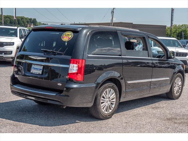 2014 Chrysler Town and Country Touring-L