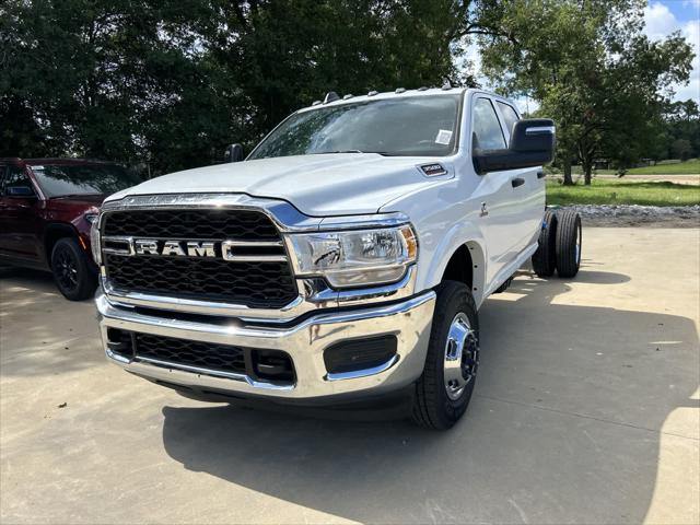2024 RAM Ram 3500 Chassis Cab RAM 3500 TRADESMAN CREW CAB CHASSIS 4X4 60 CA
