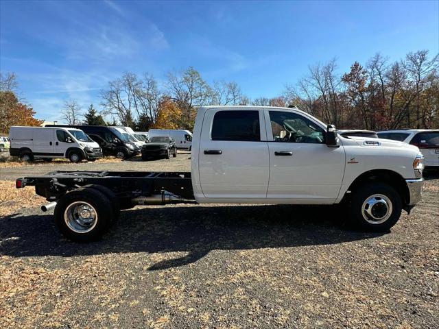 2024 RAM Ram 3500 Chassis Cab RAM 3500 TRADESMAN CREW CAB CHASSIS 4X4 60 CA