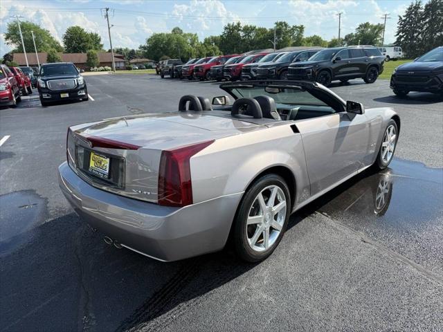2005 Cadillac XLR Standard