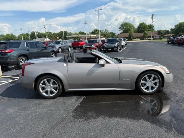 2005 Cadillac XLR Standard