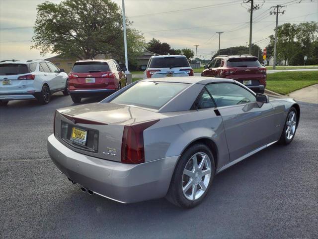 2005 Cadillac XLR Standard