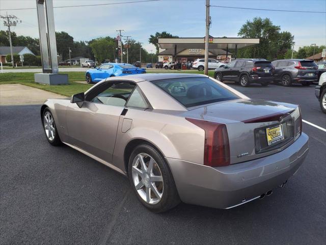 2005 Cadillac XLR Standard