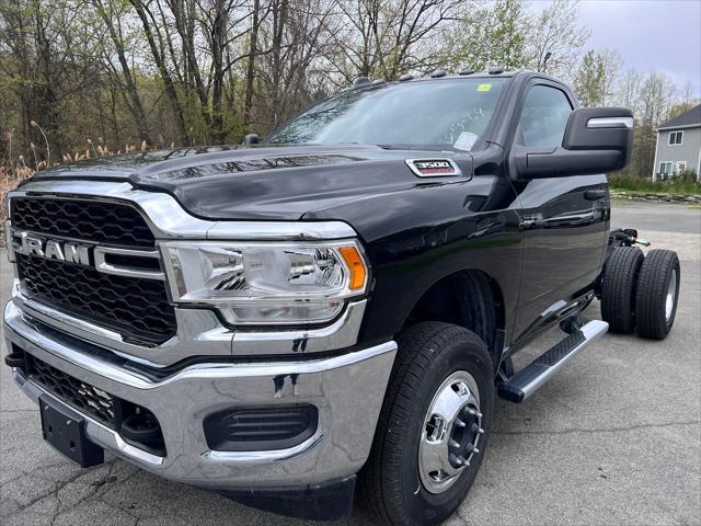 2024 RAM Ram 3500 Chassis Cab RAM 3500 TRADESMAN CHASSIS REGULAR CAB 4X4 60 CA 2024 RAM Ram 3500 Chassis Cab RAM 3500 TRADESMAN CHASSIS REGULAR CAB 4X4 60 CA