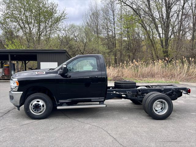 2024 RAM Ram 3500 Chassis Cab RAM 3500 TRADESMAN CHASSIS REGULAR CAB 4X4 60 CA 2024 RAM Ram 3500 Chassis Cab RAM 3500 TRADESMAN CHASSIS REGULAR CAB 4X4 60 CA