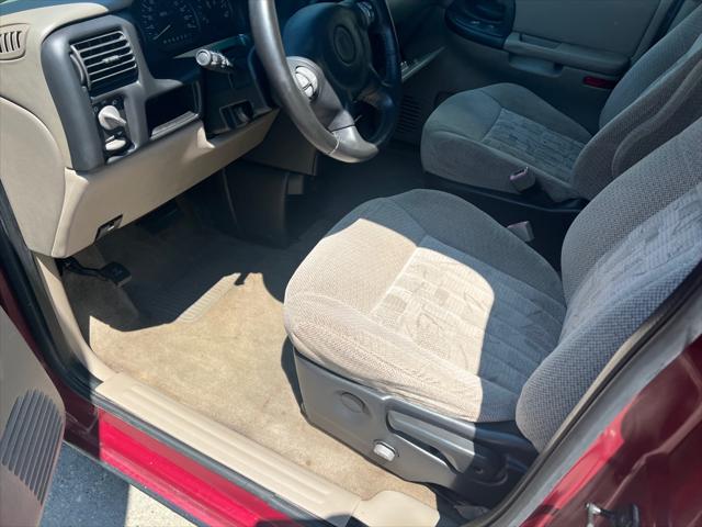 2004 Pontiac Montana T16 w/1SX Pkg.
