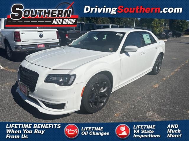 2023 Chrysler 300 Touring L