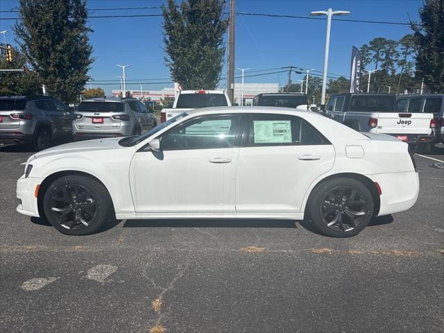 2023 Chrysler 300 Touring L