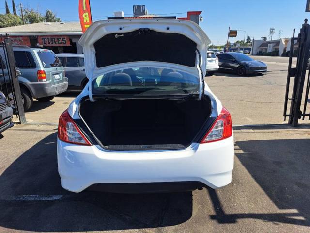 2015 Nissan Versa 1.6 SV