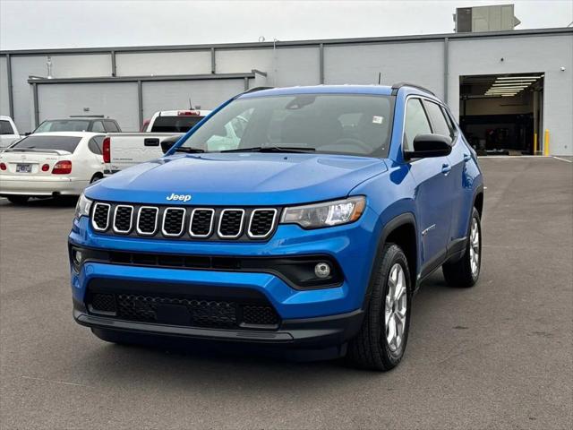 2025 Jeep Compass COMPASS LATITUDE 4X4