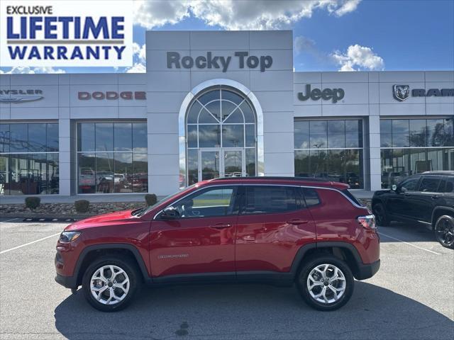 2025 Jeep Compass COMPASS LATITUDE 4X4