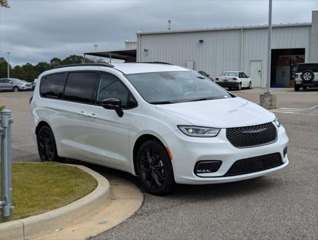 2024 Chrysler Pacifica PACIFICA TOURING L