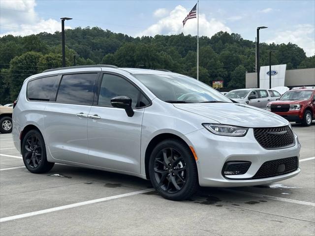 2024 Chrysler Pacifica PACIFICA TOURING L