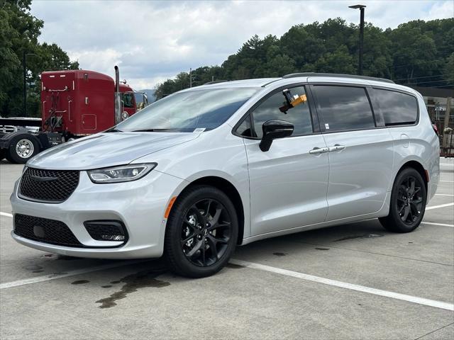 2024 Chrysler Pacifica PACIFICA TOURING L