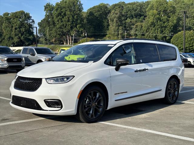 2024 Chrysler Pacifica PACIFICA TOURING L